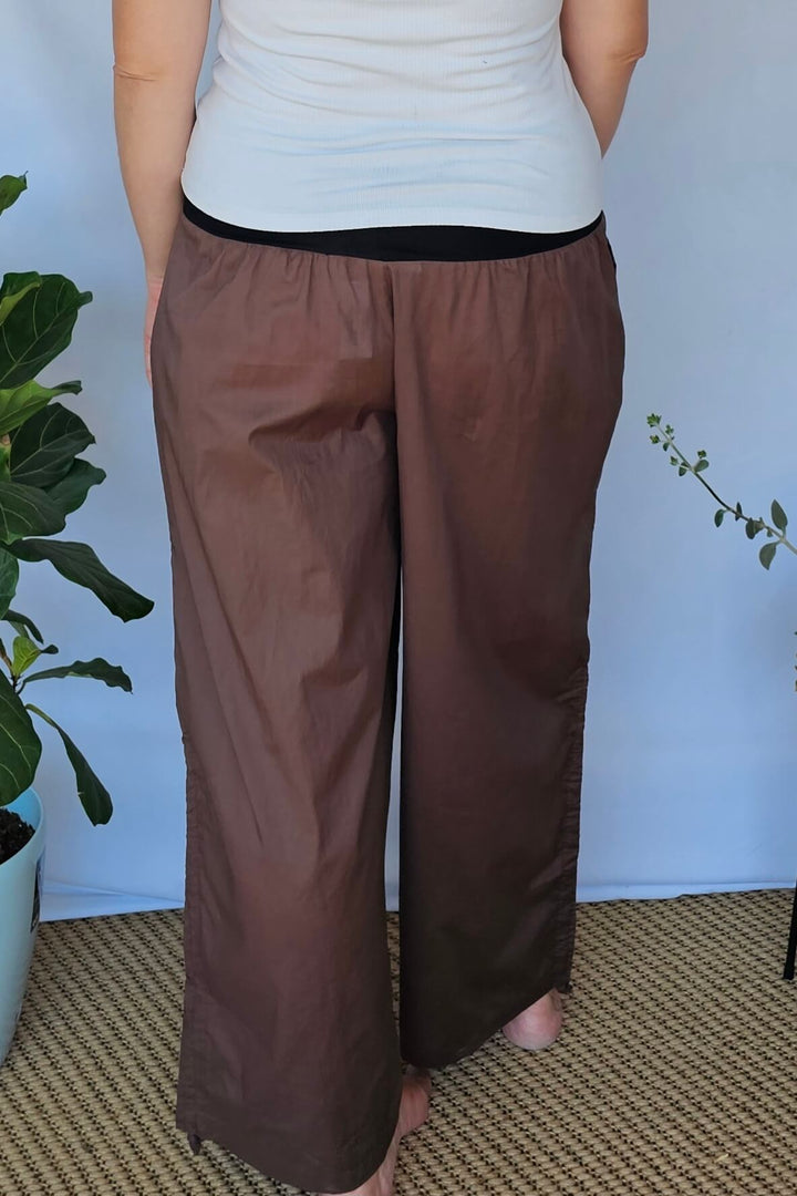 Back view of high-waisted coffee coloured pants in cotton fabric