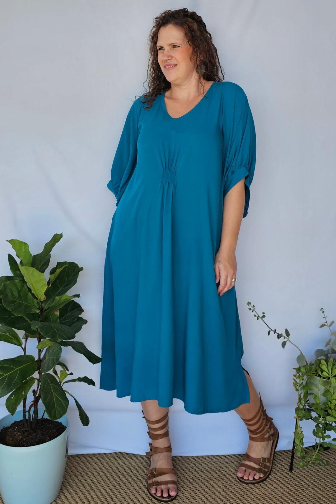 Model styling Teal Isla Dress with sandals – curve-friendly autumn outfit