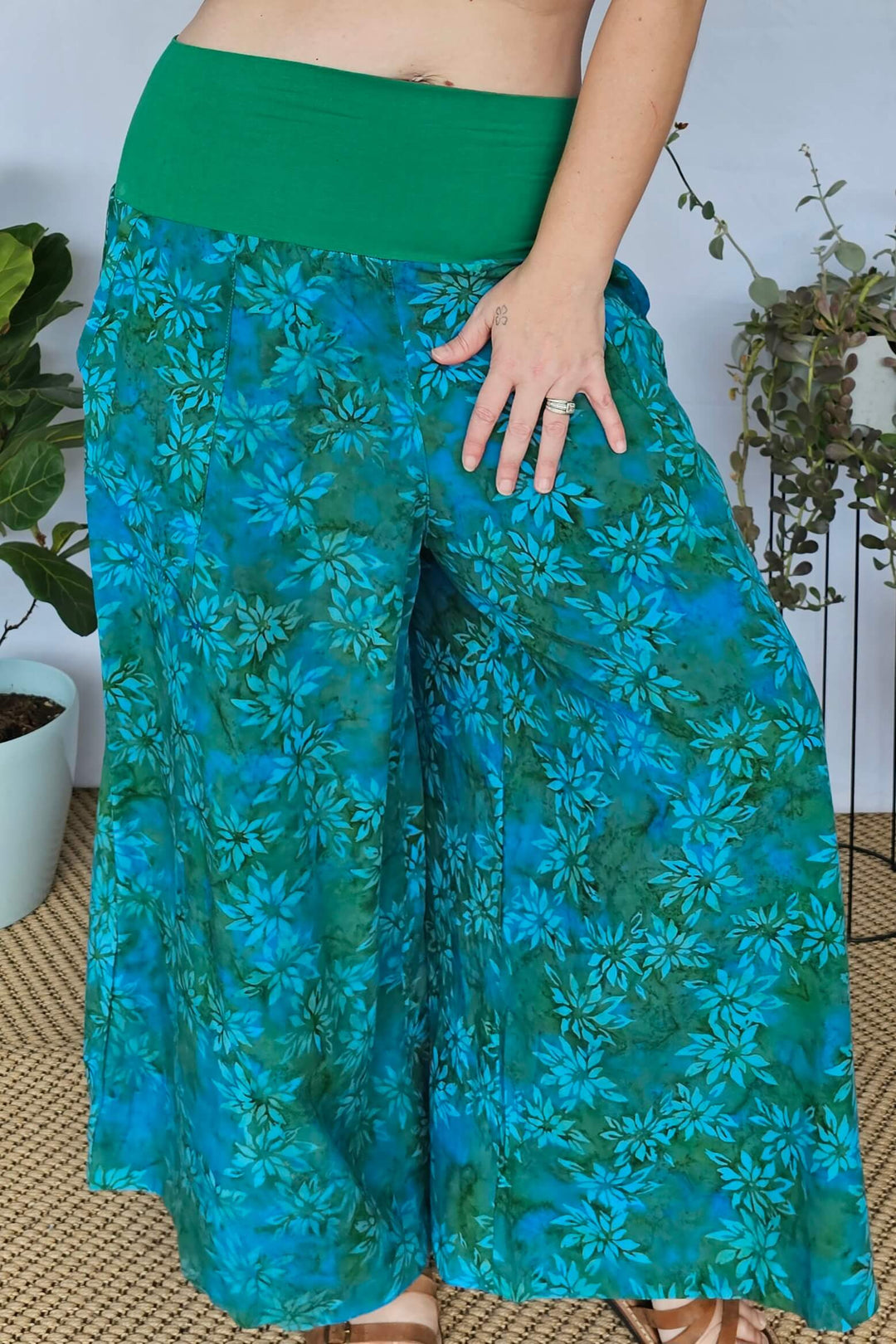 Closer fit image showing wide-leg and curvy friendly waistband