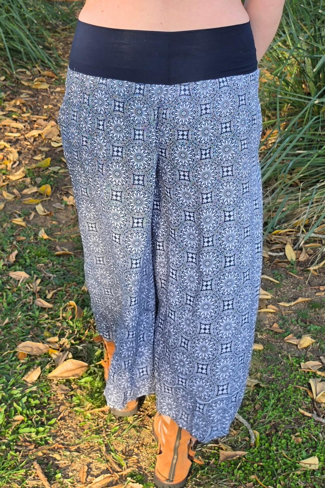 Navy Rosette 7/8 Palazzo Pants